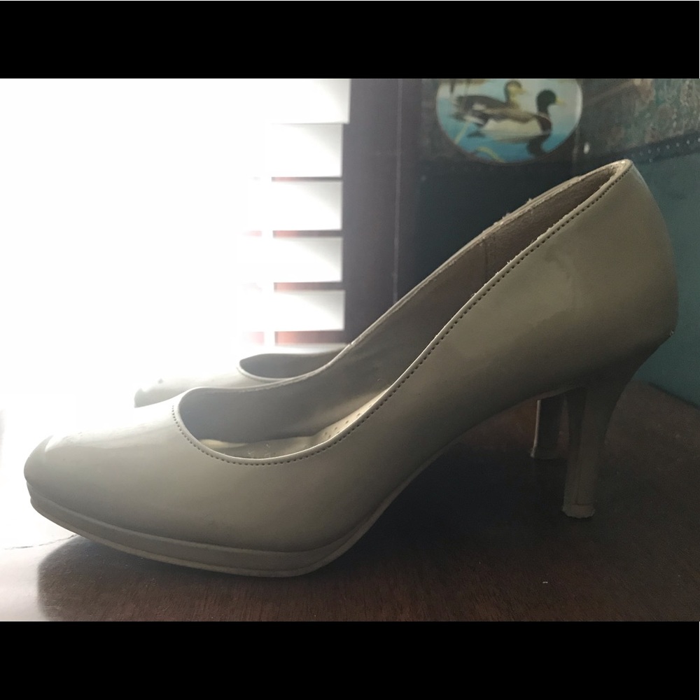 Mocha dexiflex heels